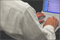 �ЂȌ^�̏A�ƋK�����C���^�[�l�b�g��������l